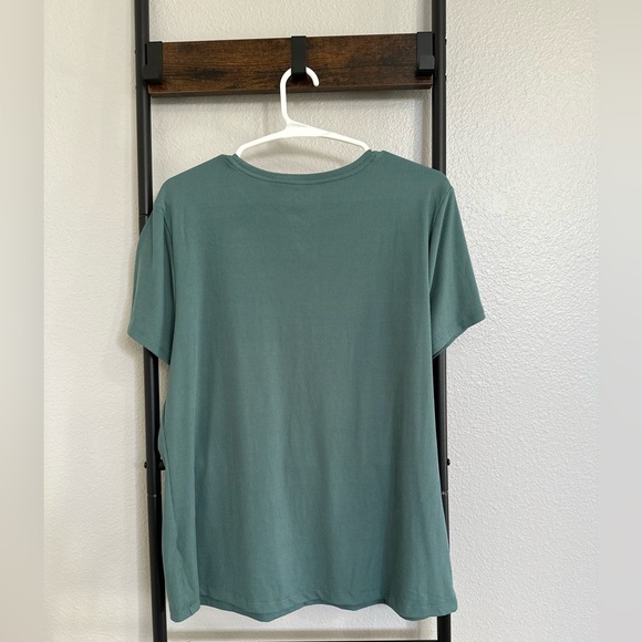 🚨 Nine Soft Spun Crewneck Ribbed Tee in Large. - Picture 3 of 4